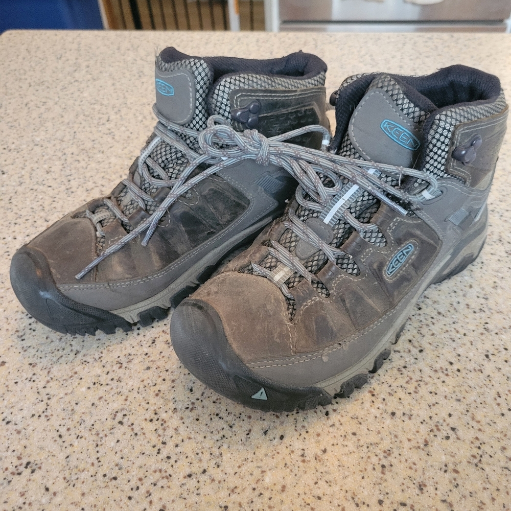 Keen Womens Waterproof Leather SZ 7.5 Hiking Boots